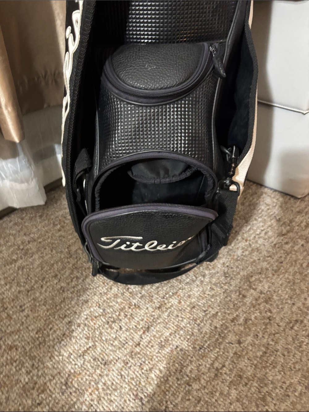 Titleist Black and White Men’s Golf Cart Bag with Bold Logo - Picture 10 of 15
